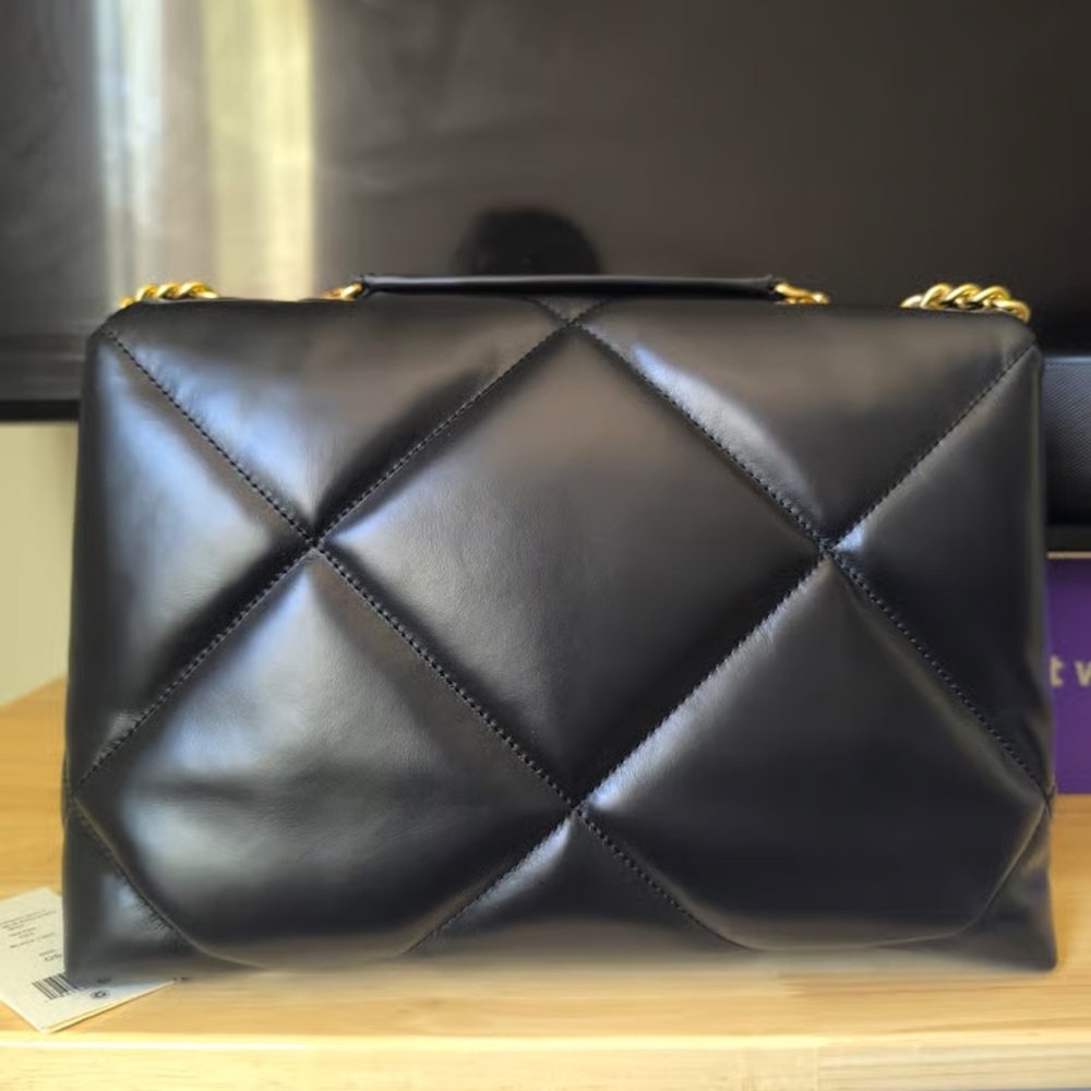 Tory Burch Black Quilted Leather Shoulder Bag with Gold Logo - Picture 3 of 5